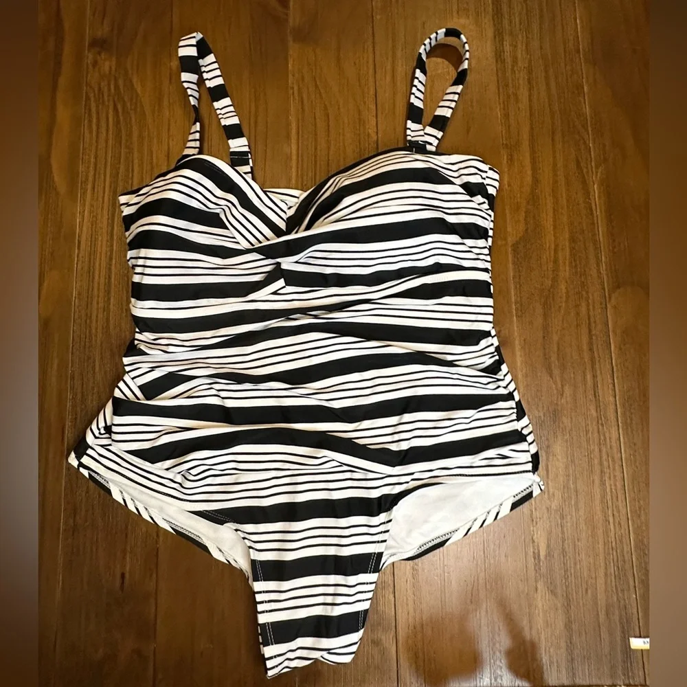 Catalina black white